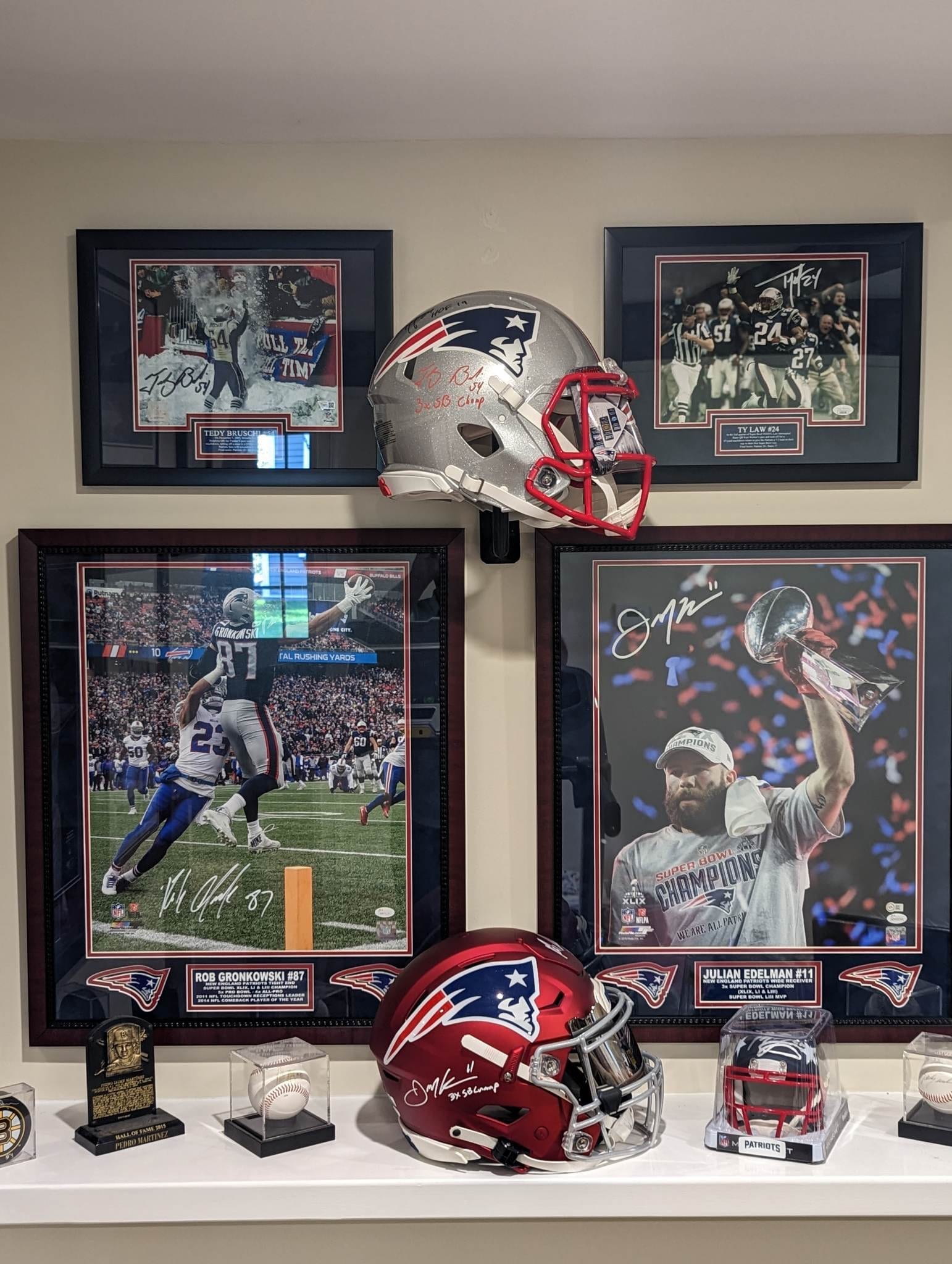 002063 football helmet rack Full size helmet holder, NFL, mount, hanger, screw mount, football, au – 1713DDesigns